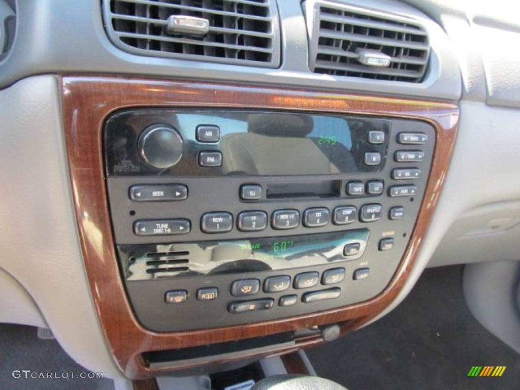 2003 Ford Taurus SEL Audio System Photos