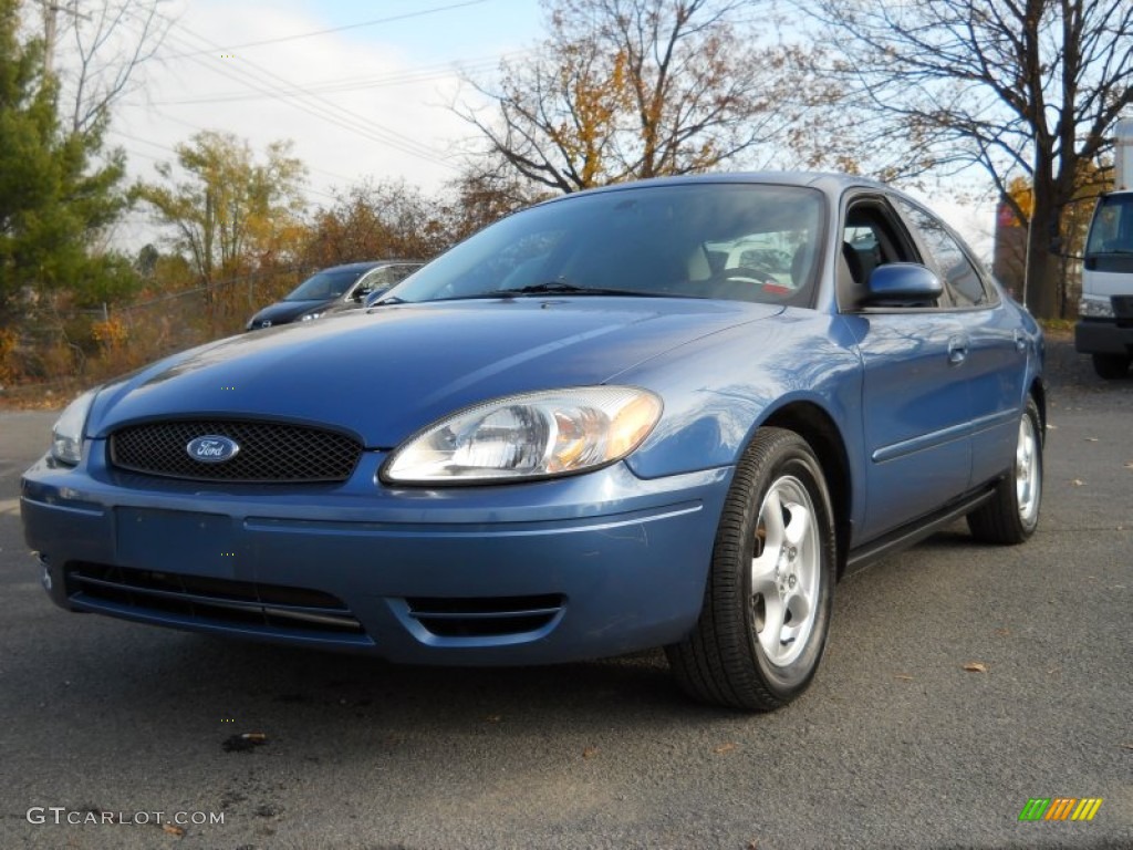 2004 Taurus SE Sedan - True Blue Metallic / Medium Graphite photo #1