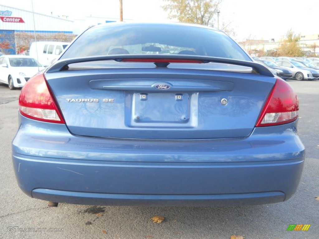 2004 Taurus SE Sedan - True Blue Metallic / Medium Graphite photo #5