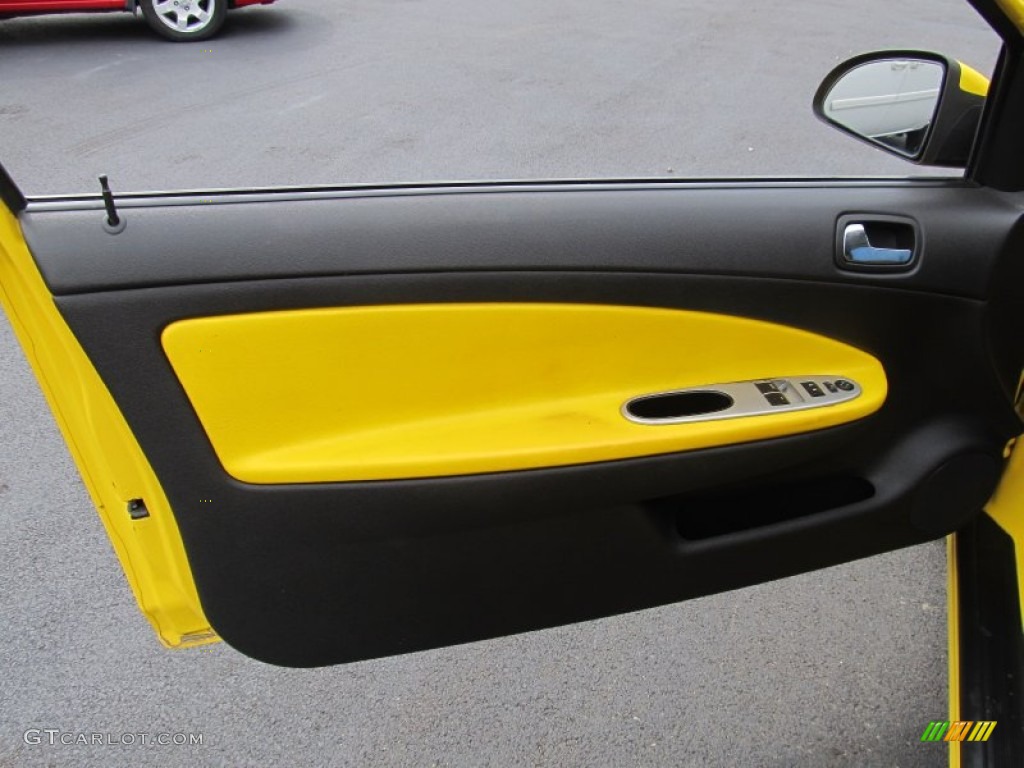 2006 Chevrolet Cobalt SS Supercharged Coupe Ebony/Yellow Door Panel Photo #56294745