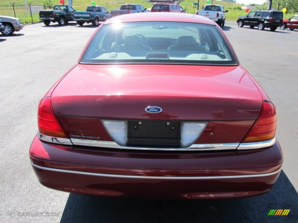2002 Crown Victoria LX - Matador Red Metallic / Medium Parchment photo #7