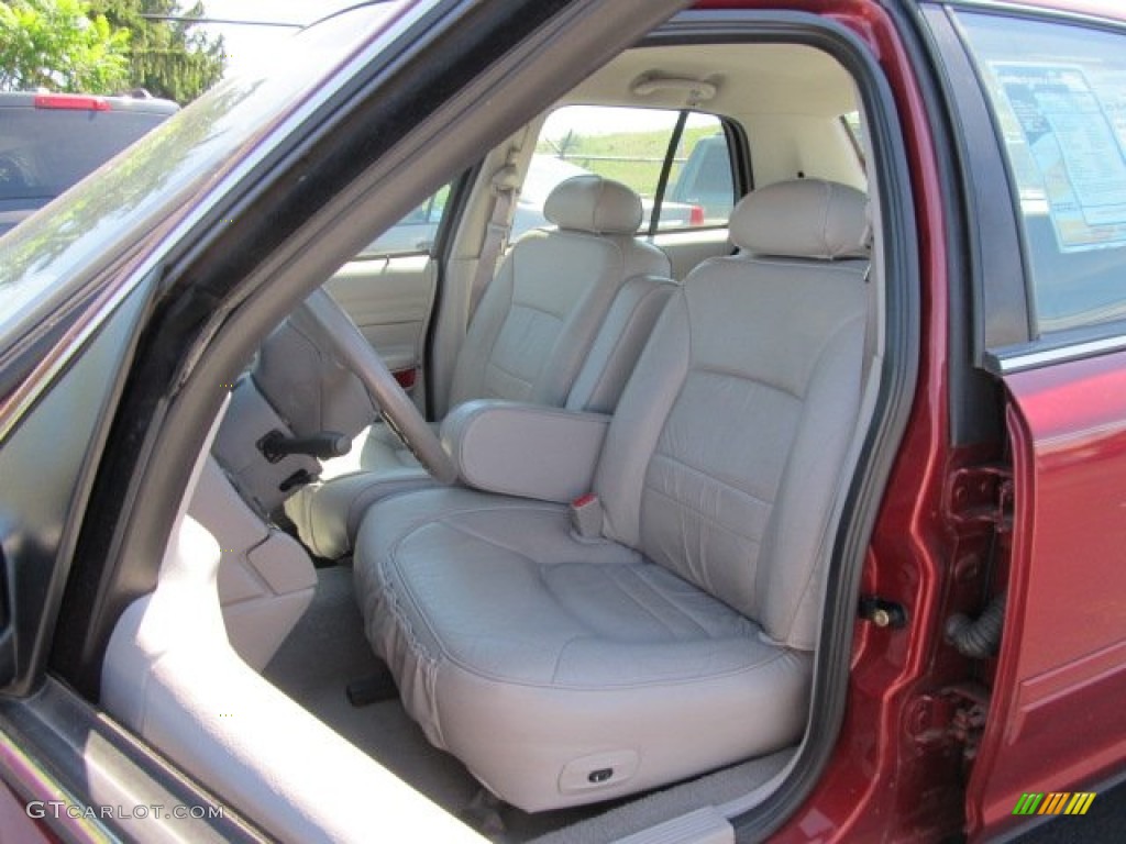 2002 Crown Victoria LX - Matador Red Metallic / Medium Parchment photo #8