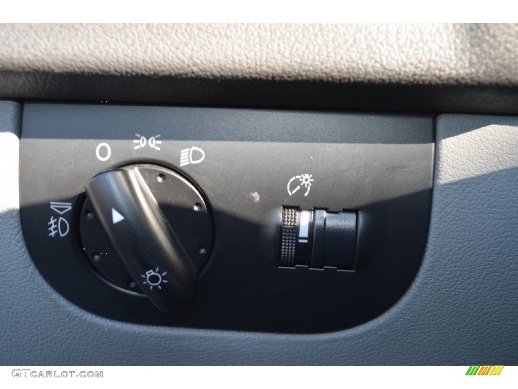 2003 Audi TT 1.8T Roadster Controls Photo #56296953