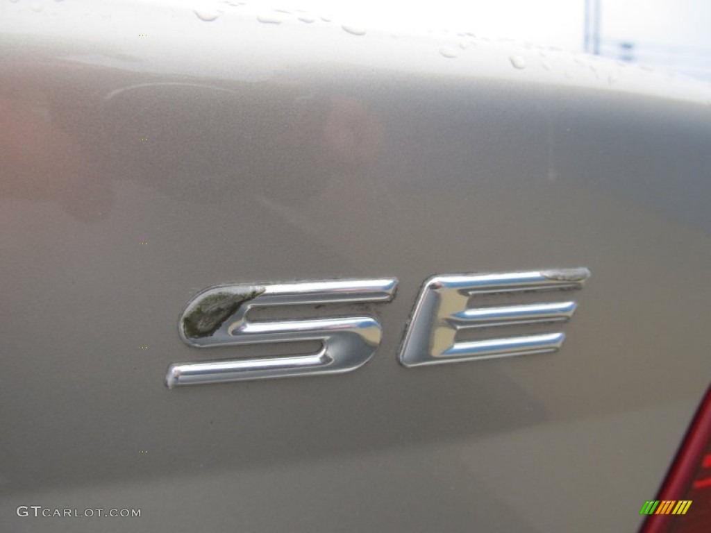 2002 Dodge Stratus SE Sedan Marks and Logos Photos