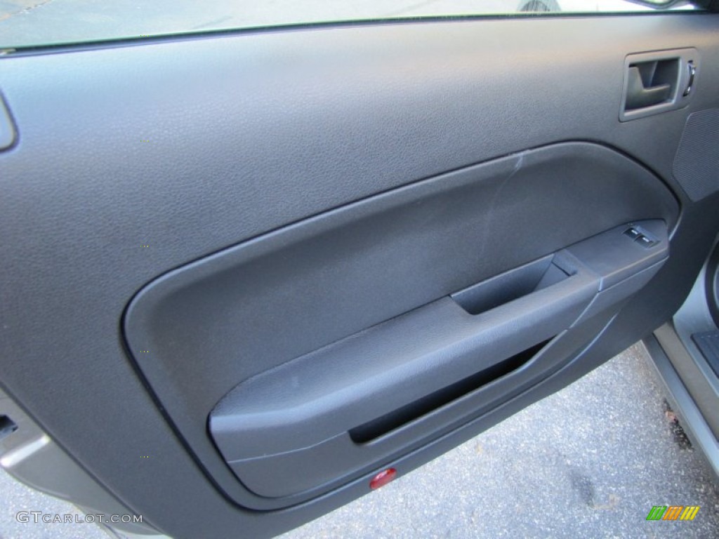 2005 Ford Mustang GT Deluxe Coupe Dark Charcoal Door Panel Photo #56305071