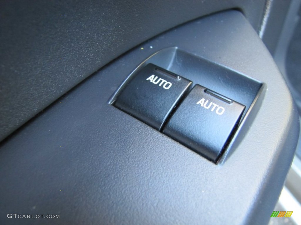 2005 Ford Mustang GT Deluxe Coupe Controls Photos