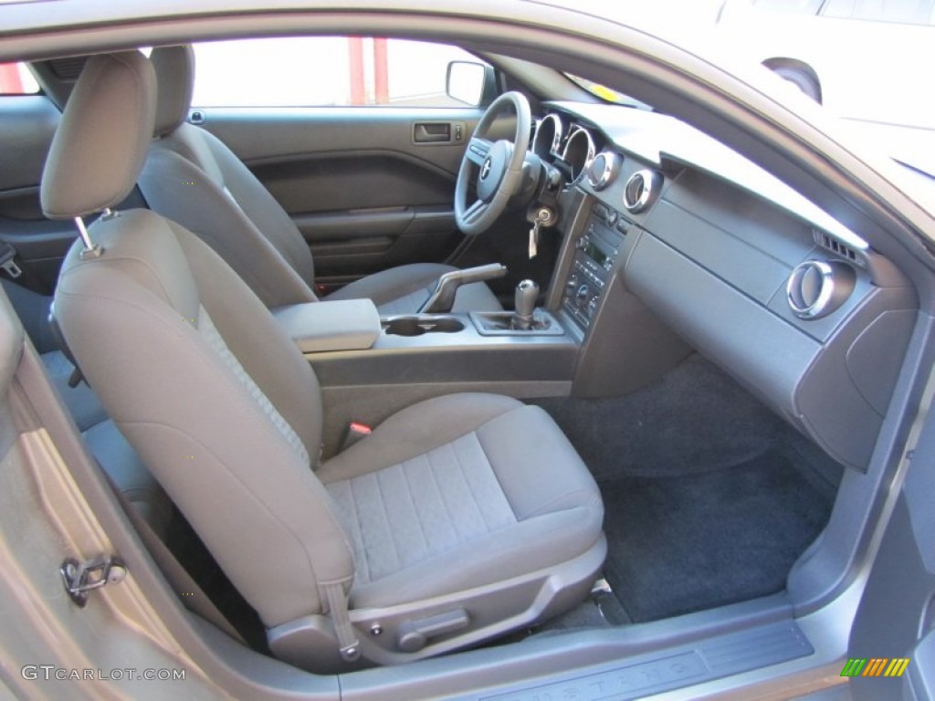 Dark Charcoal Interior 2005 Ford Mustang GT Deluxe Coupe Photo #56305107