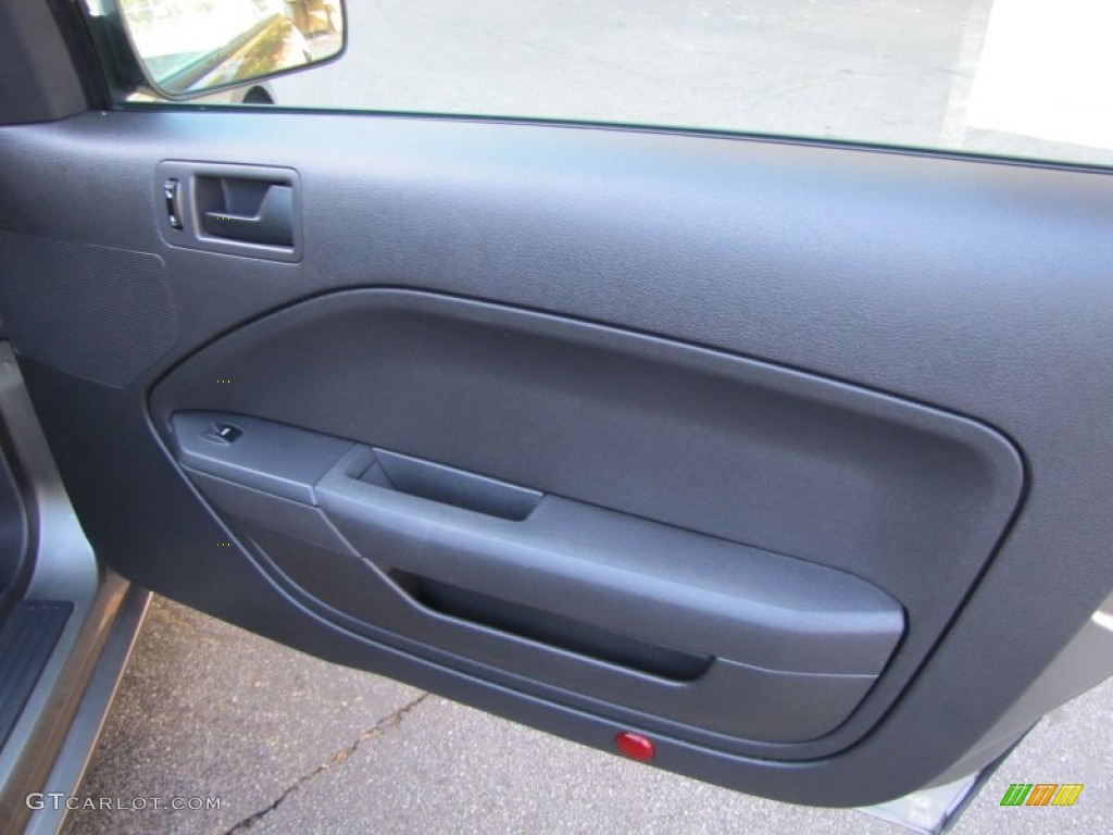 2005 Ford Mustang GT Deluxe Coupe Dark Charcoal Door Panel Photo #56305134