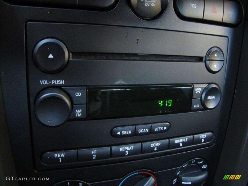 2005 Ford Mustang GT Deluxe Coupe Audio System Photos