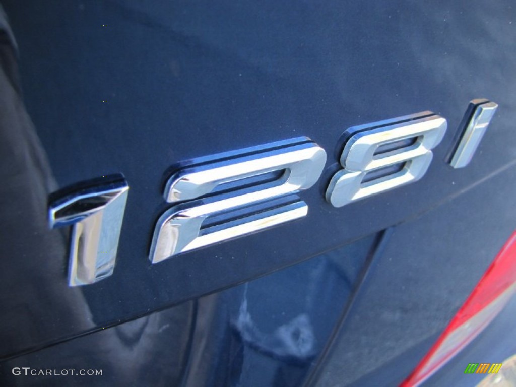 2010 BMW 1 Series 128i Coupe Marks and Logos Photos