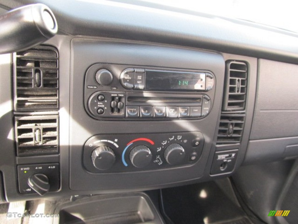 2004 Dodge Dakota Sport Club Cab 4x4 Controls Photo #56306220