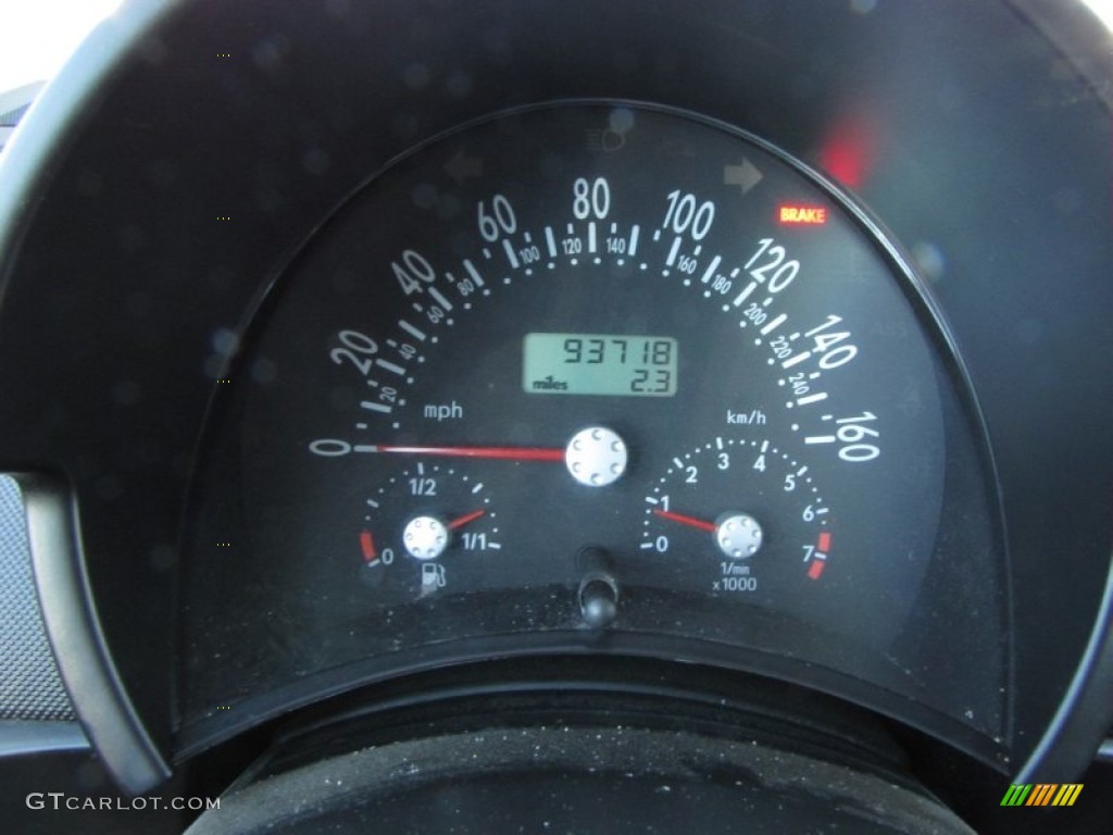 2002 Volkswagen New Beetle GLS 1.8T Coupe Gauges Photos