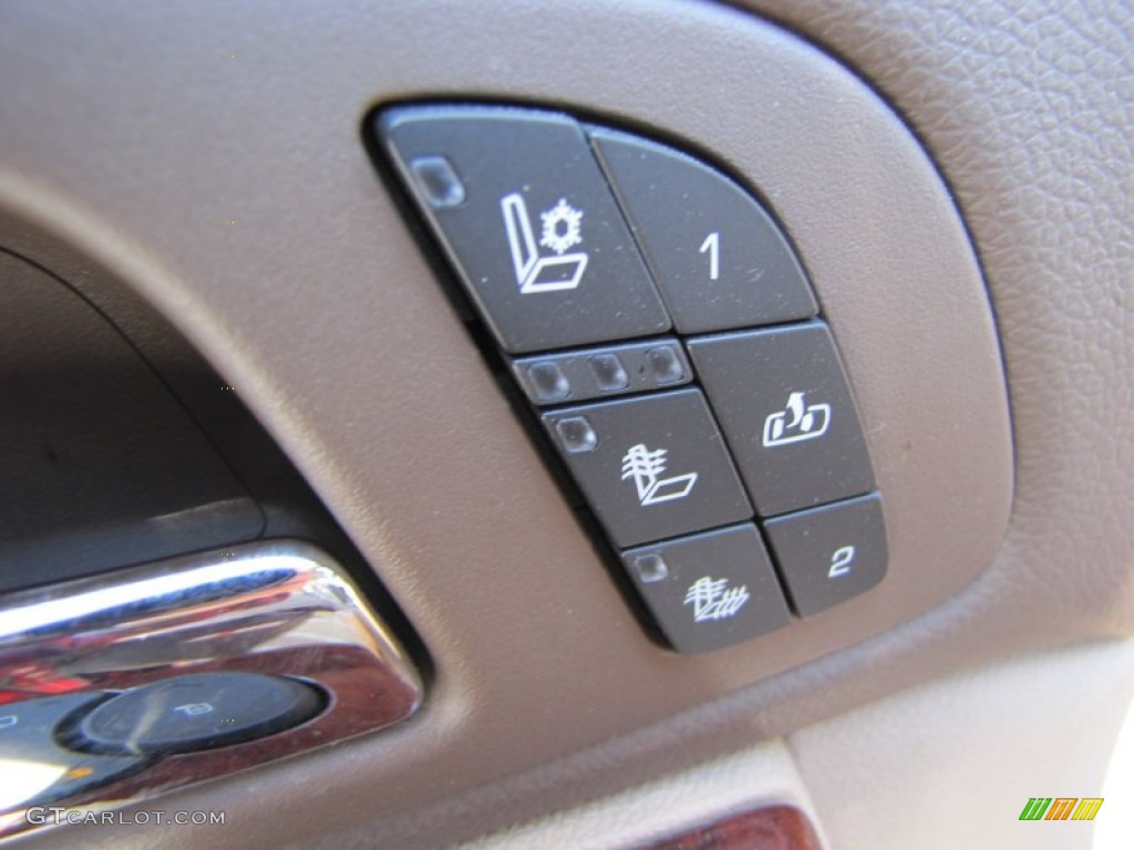 2010 Chevrolet Avalanche LTZ Controls Photos
