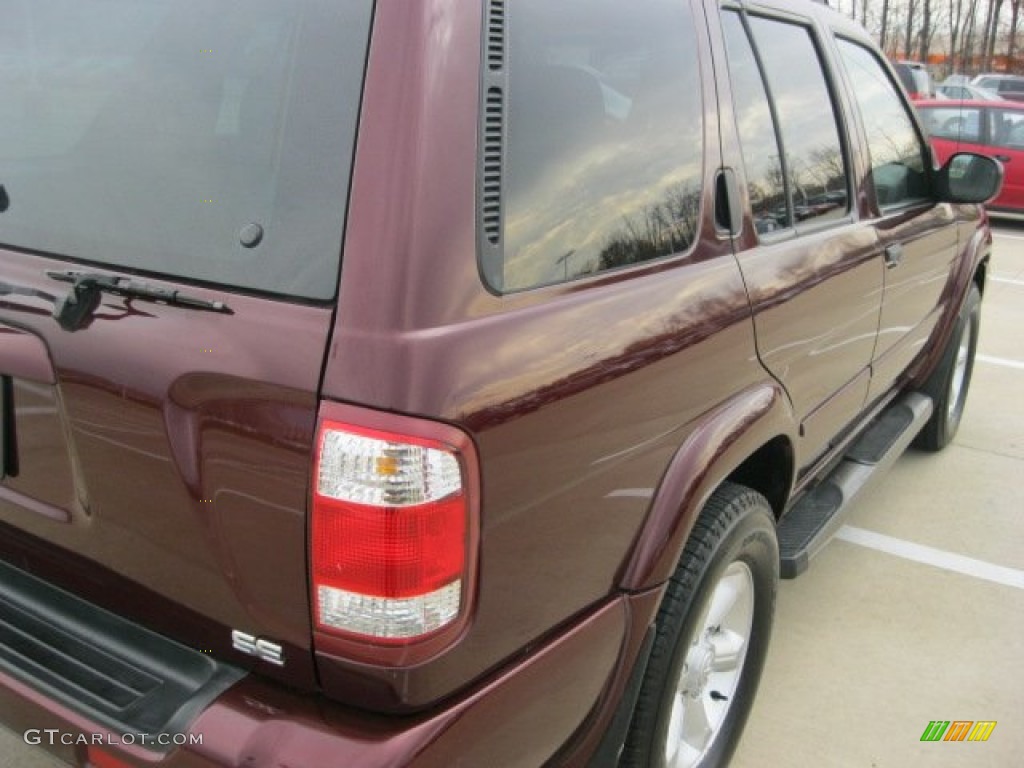 2003 Pathfinder LE 4x4 - Merlot Red Pearl / Charcoal photo #10