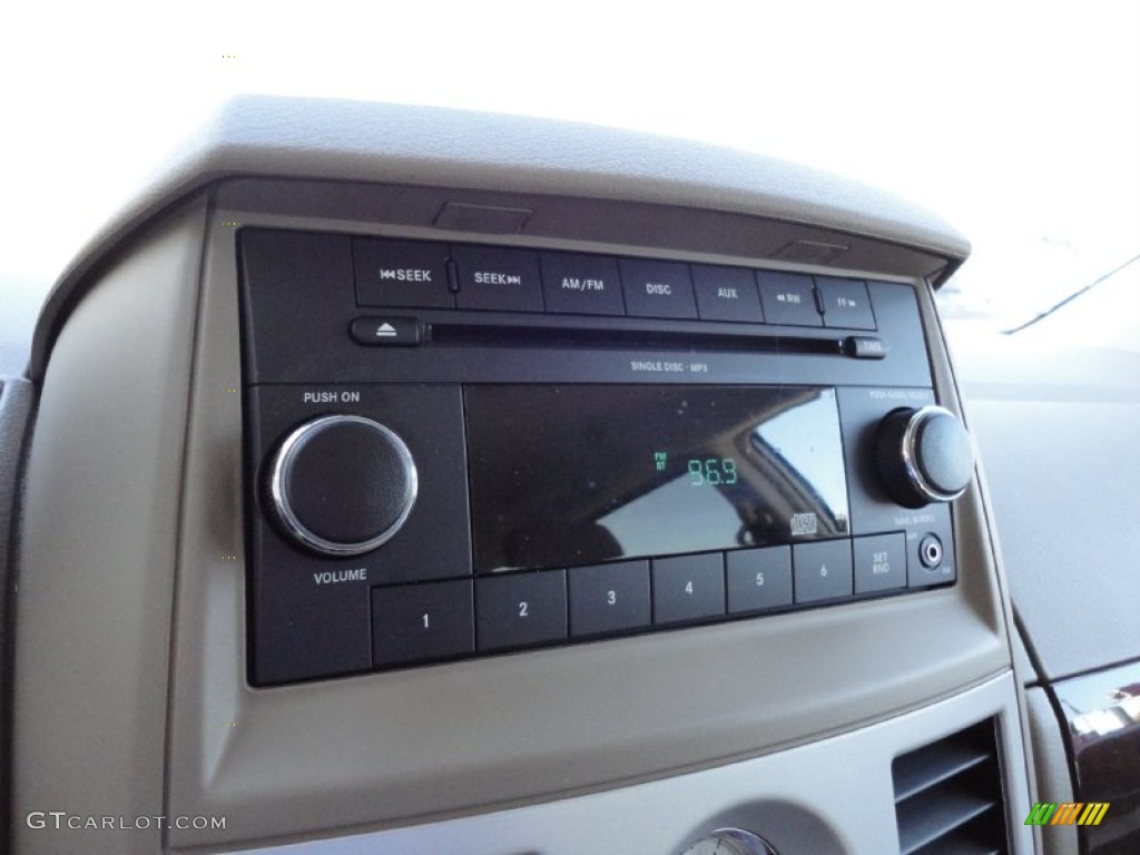 2010 Chrysler Town & Country LX Audio System Photos