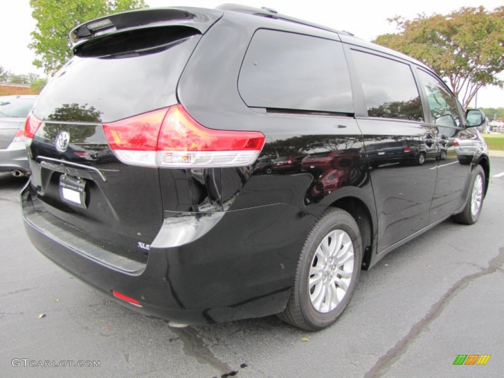 2011 Sienna XLE - Black / Light Gray photo #5