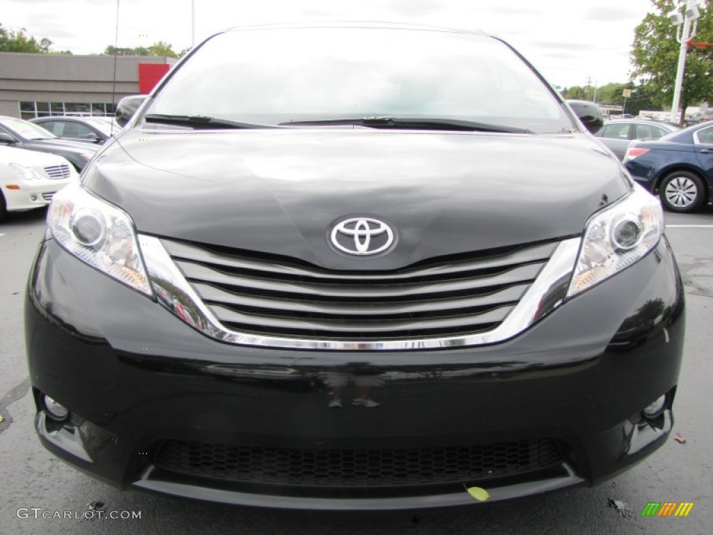 2011 Sienna XLE - Black / Light Gray photo #8