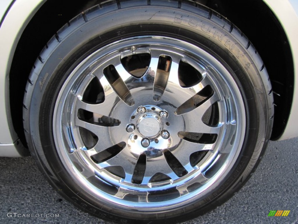2005 Chrysler 300 Standard 300 Model Wheel Photo #56315352