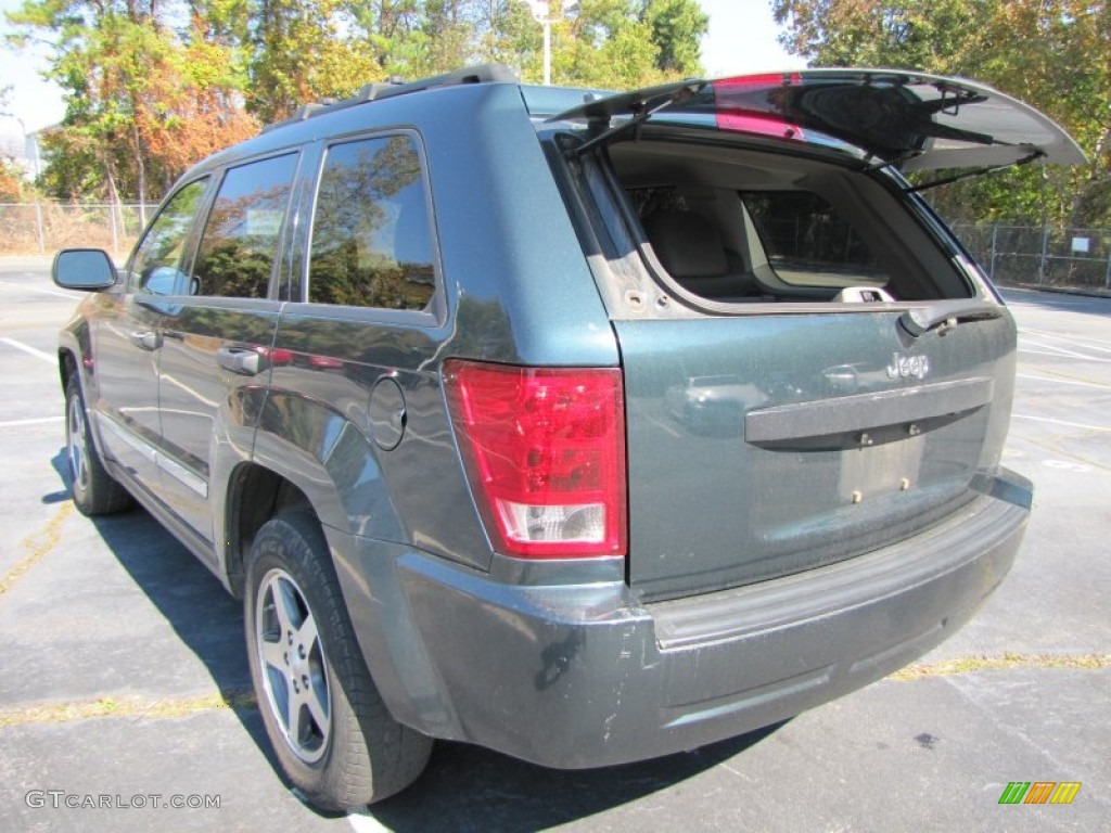 2005 Grand Cherokee Laredo - Deep Beryl Green Pearl / Khaki photo #13