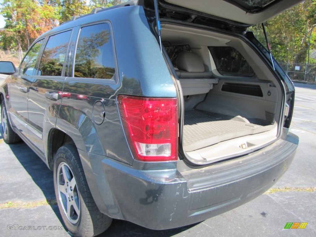 2005 Grand Cherokee Laredo - Deep Beryl Green Pearl / Khaki photo #14