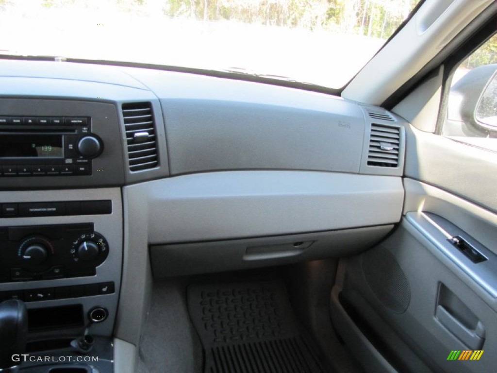 2005 Grand Cherokee Laredo - Deep Beryl Green Pearl / Khaki photo #17