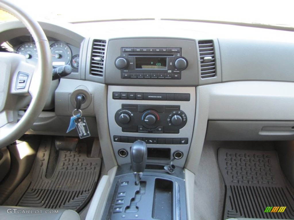 2005 Grand Cherokee Laredo - Deep Beryl Green Pearl / Khaki photo #18
