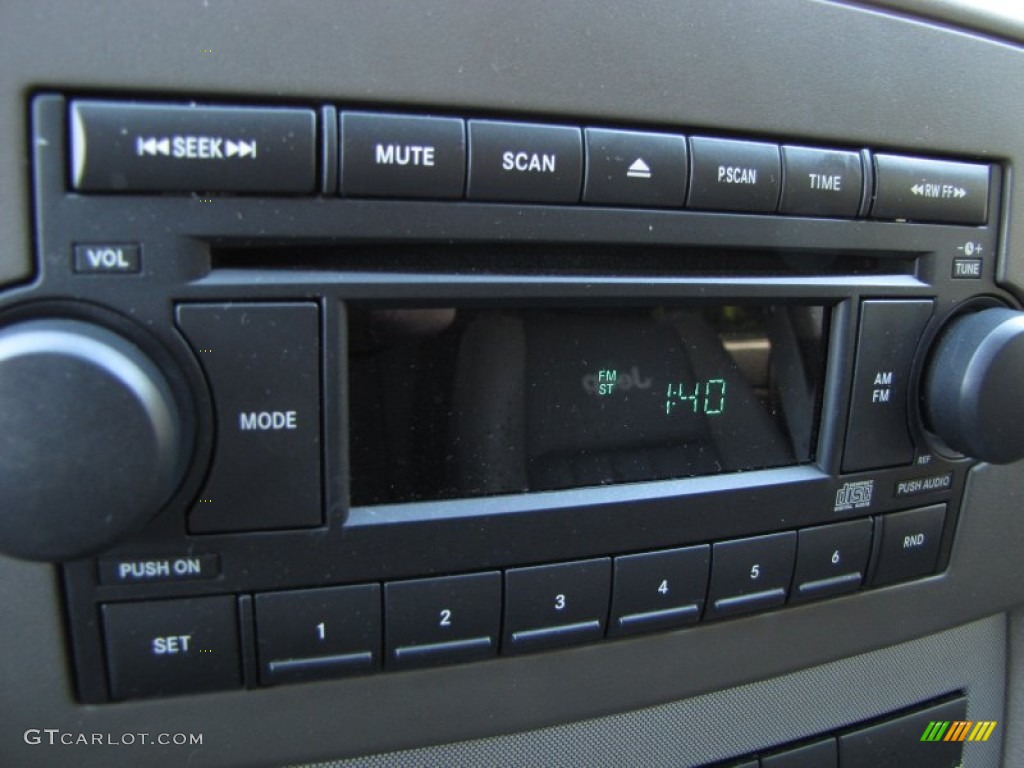 2005 Jeep Grand Cherokee Laredo Audio System Photo #56317479