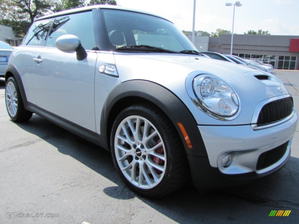 Sparkling Silver Metallic 2009 Mini Cooper John Cooper Works Hardtop Exterior Photo #56318166