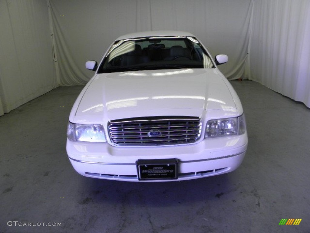 2003 Crown Victoria LX - Vibrant White / Light Flint photo #2