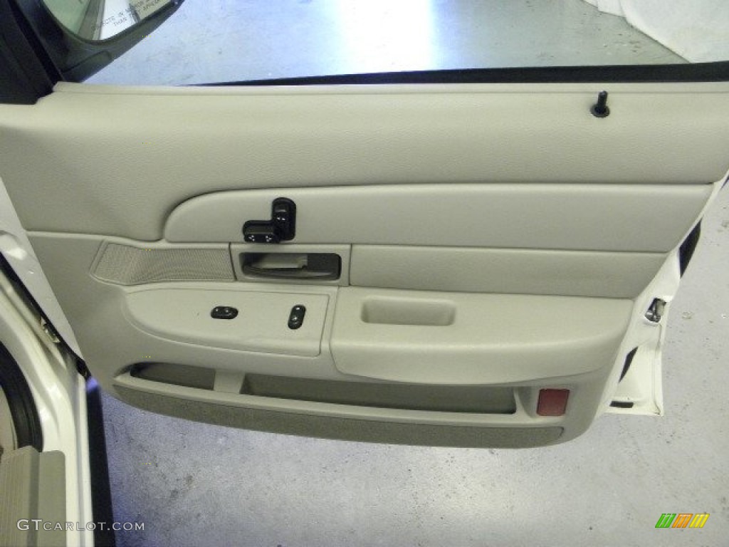 2003 Crown Victoria LX - Vibrant White / Light Flint photo #7