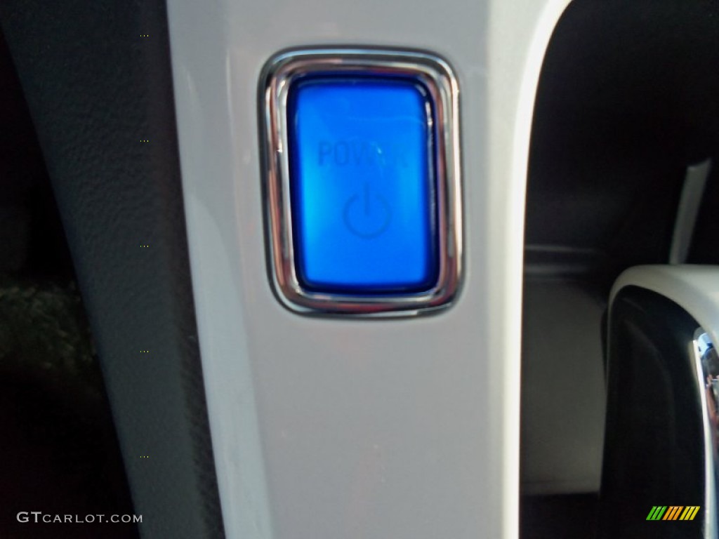 2012 Chevrolet Volt Hatchback Controls Photo #56323716