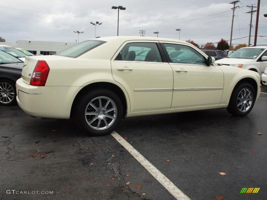 Cool Vanilla White 2009 Chrysler 300 Touring Exterior Photo #56326871