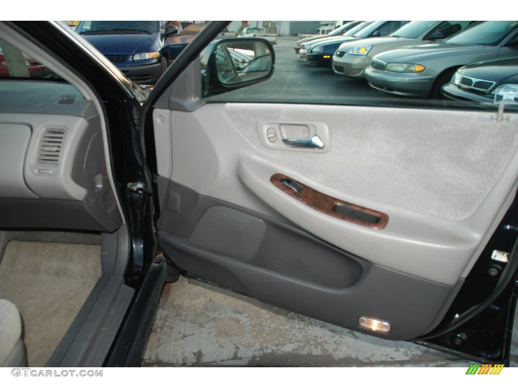 2002 Accord SE Sedan - Nighthawk Black Pearl / Quartz Gray photo #18