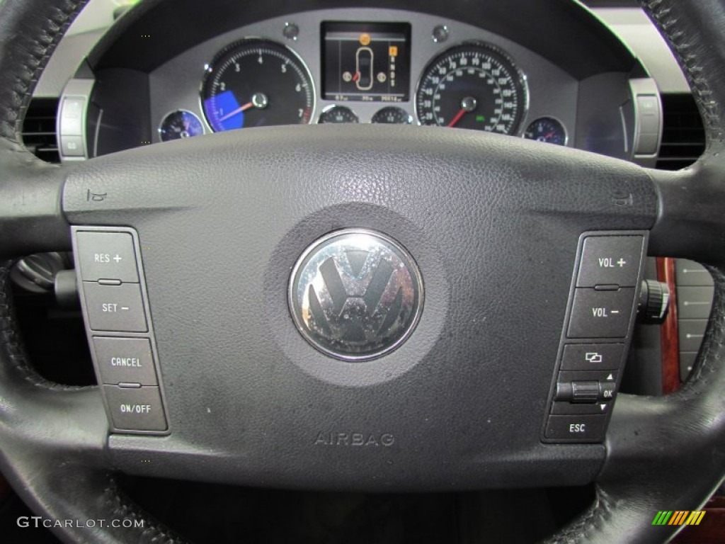 2004 Volkswagen Phaeton V8 4Motion Sedan Controls Photo #56331542