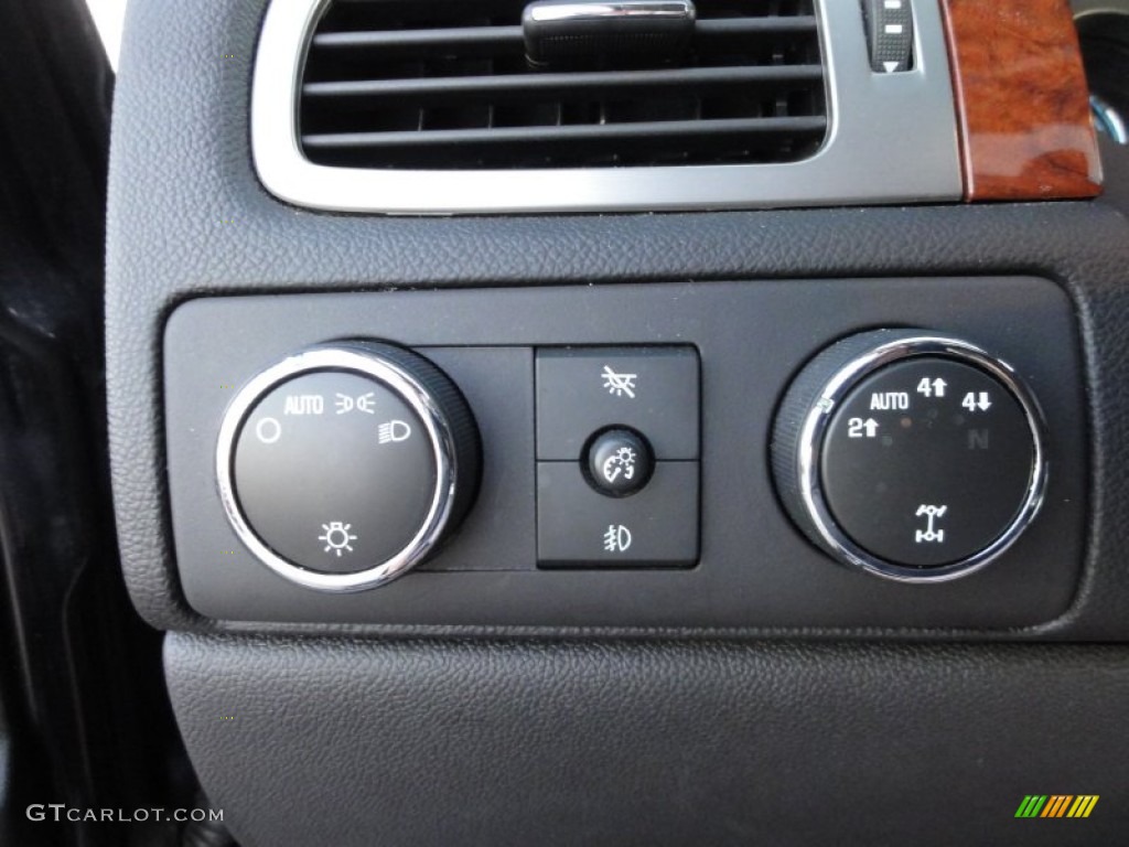 2008 Chevrolet Tahoe LTZ 4x4 Controls Photo #56331616