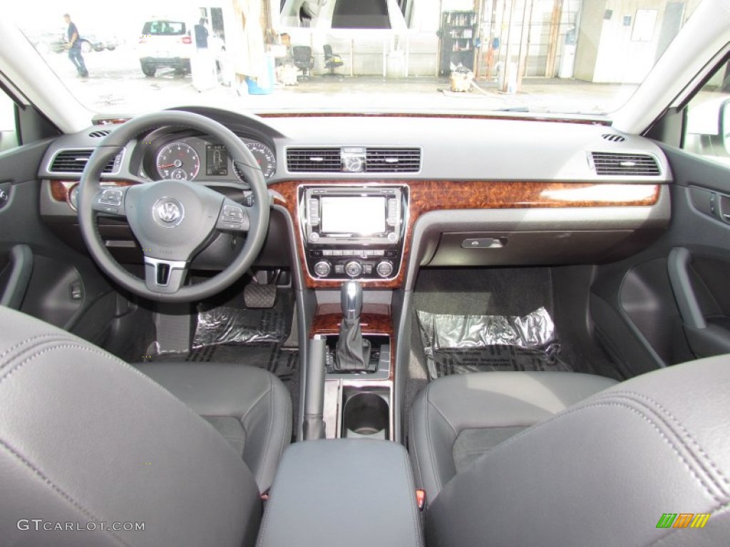 2012 Volkswagen Passat 2.5L SEL Titan Black Dashboard Photo #56332205