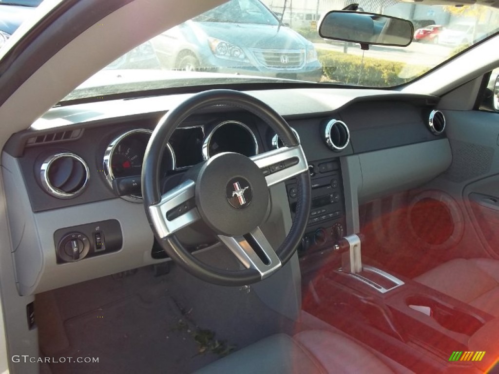 2006 Mustang V6 Premium Coupe - Performance White / Light Graphite photo #14