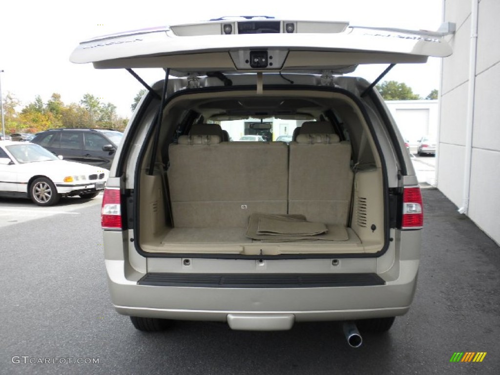 2007 Navigator Luxury - Light French Silk Metallic / Camel photo #11