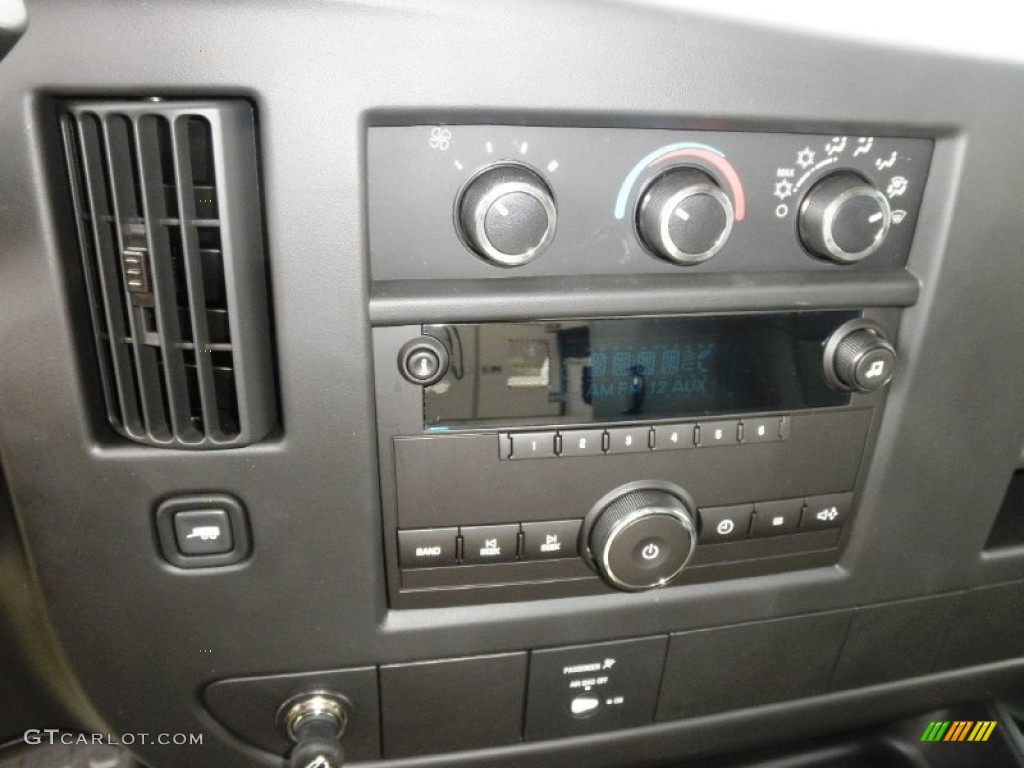 2011 GMC Savana Cutaway 3500 Commercial Utility Truck Controls Photo #56340013
