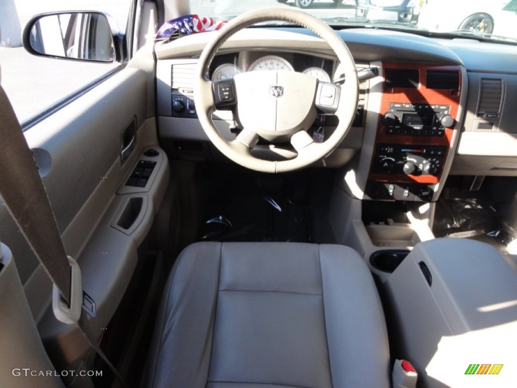 2005 Durango SLT 4x4 - Bright White / Khaki photo #28