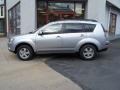 2009 Cool Silver Metallic Mitsubishi Outlander ES  photo #2