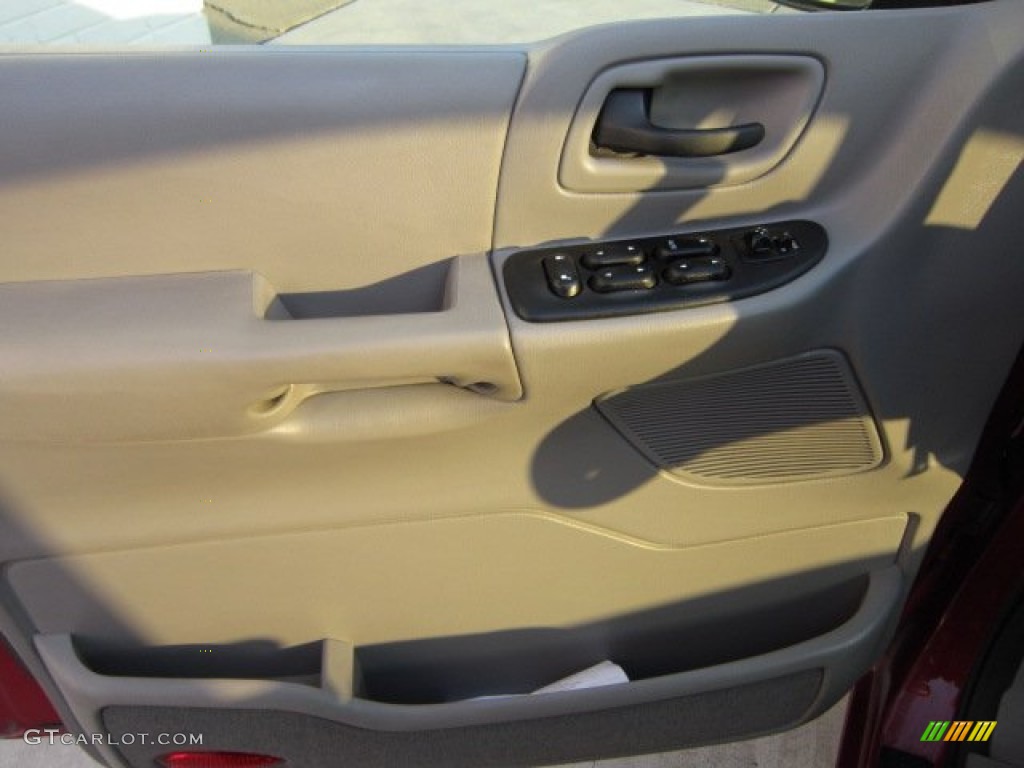 2003 Windstar LX - Matador Red Metallic / Medium Graphite photo #17