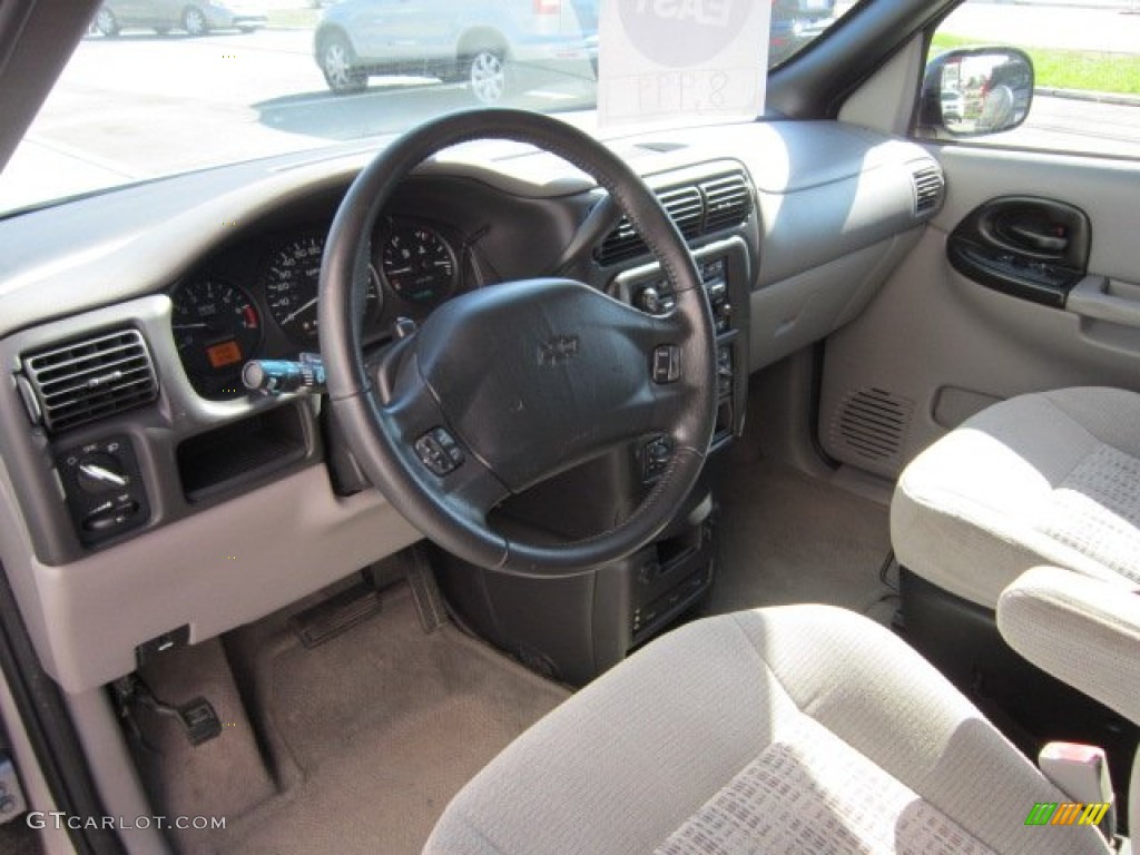 Medium Gray Interior 2004 Chevrolet Venture LT Photo #56347139