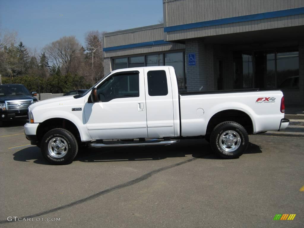 2003 F250 Super Duty FX4 SuperCab 4x4 - Oxford White / Dark Flint Grey photo #2