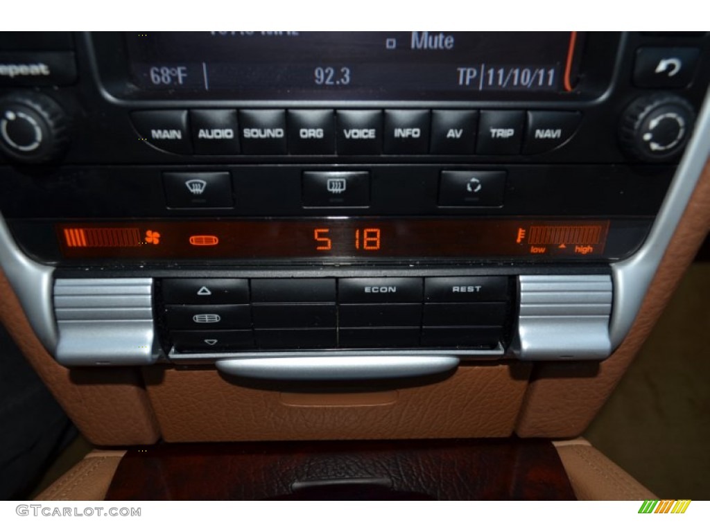 2005 Porsche Cayenne Standard Cayenne Model Controls Photos
