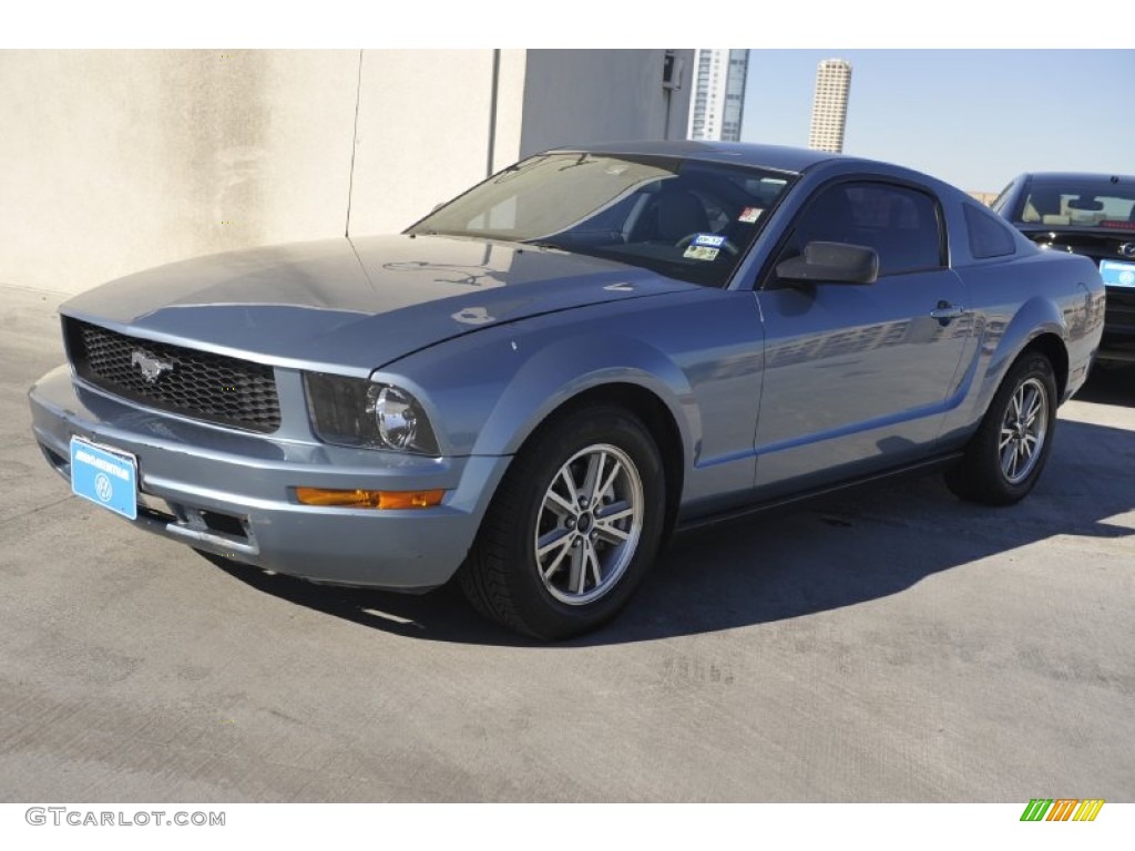 2006 Mustang V6 Deluxe Coupe - Windveil Blue Metallic / Light Graphite photo #3