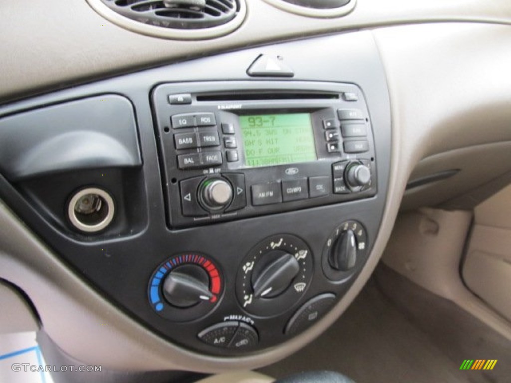 2003 Ford Focus SE Sedan Controls Photo #56360656