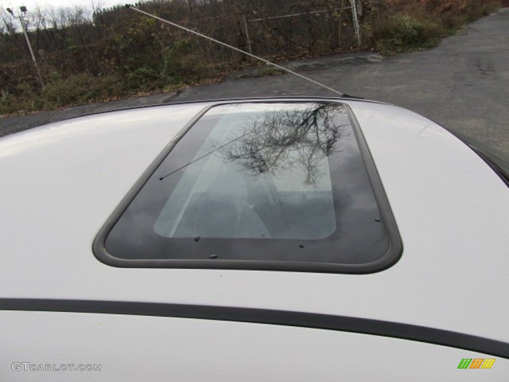 2000 Protege ES - White / Gray photo #3