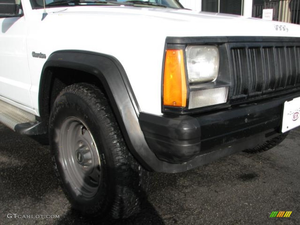 1993 Cherokee  - Bright White / Beige photo #2