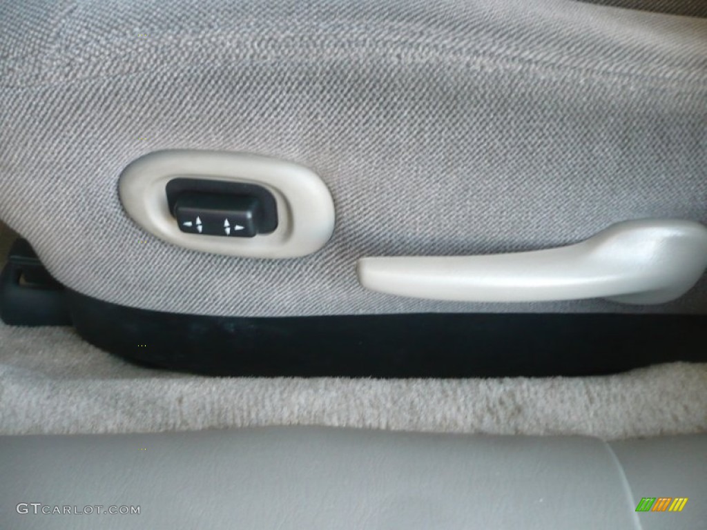 2005 Classic  - Galaxy Silver Metallic / Gray photo #19